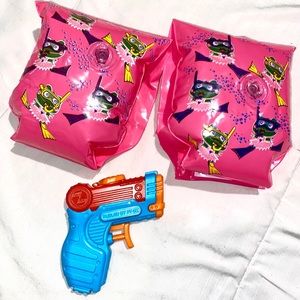 POOL FLOATIES AND WATER GUN